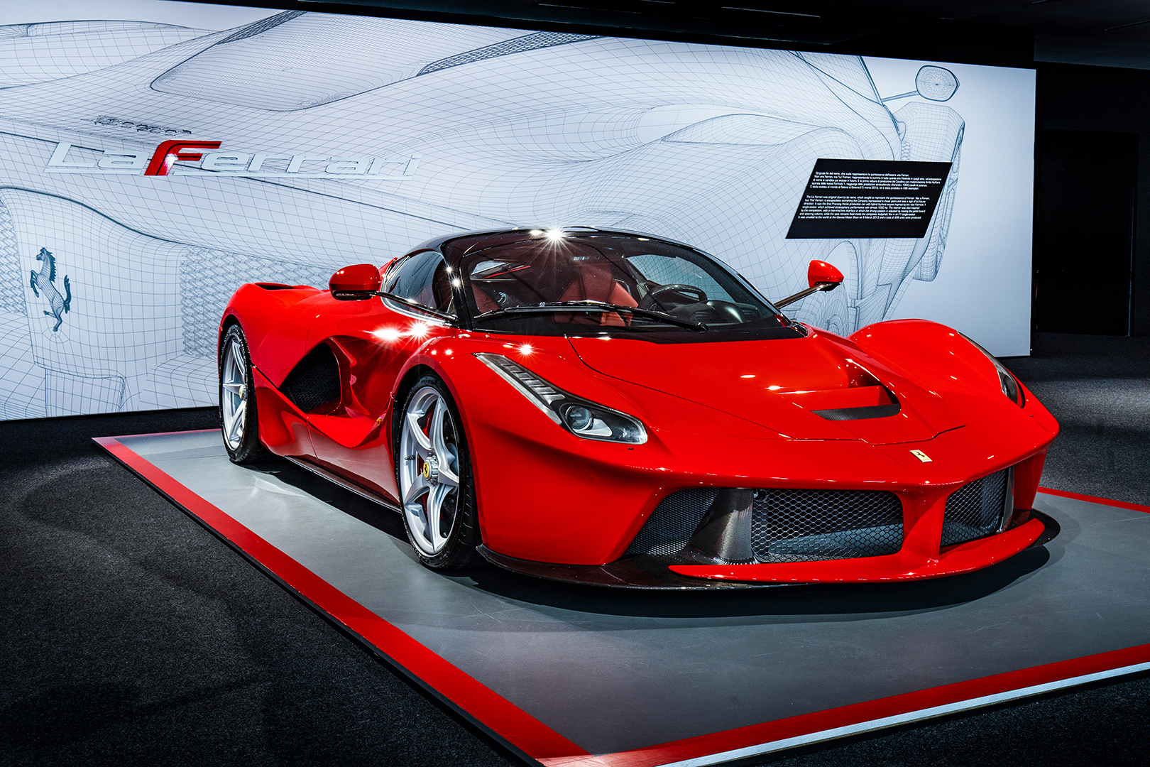 5d94da3ad6f4125e09942efa-ferrari-laferrari-2013-engine-focuson-desktop-01