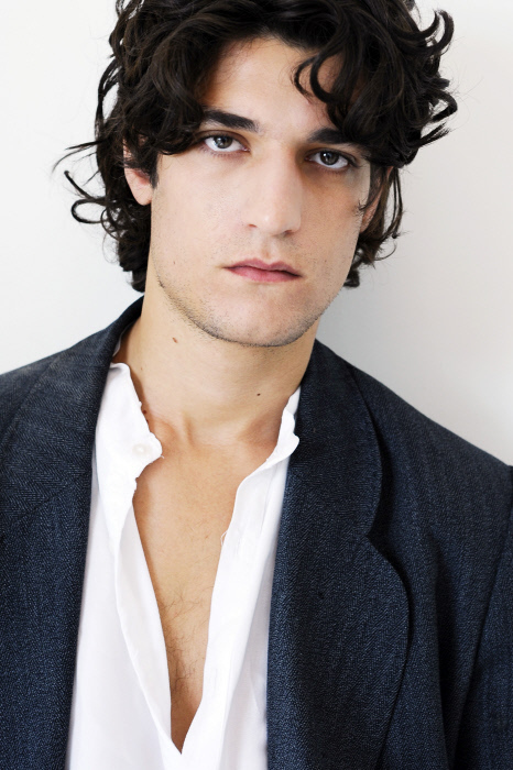 Louis-Garrel-louis-garrel-20057173-466-700.jpg