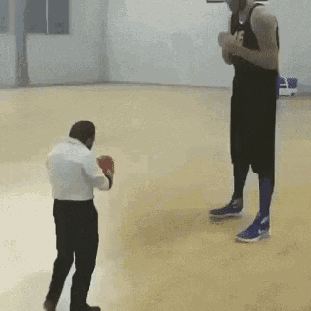 Short Fight GIF - Short Fight Tall - Discover & Share GIFs