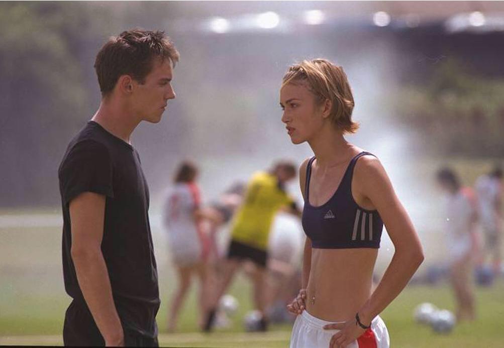When your bi-awakening featured Kiera Knightly too, but it was with this  dude in Bend it Like Beckham. Anyone else? : r/HeartstopperAO