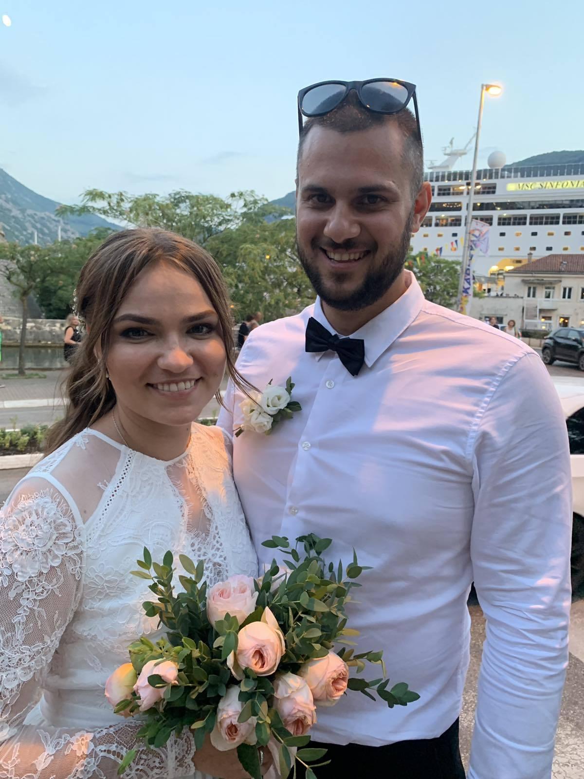 ДАН - (FOTO) Kotor sve atraktivniјi mladencima: Srbin i Ukraјinka se  zakleli na vјečnu ljubav