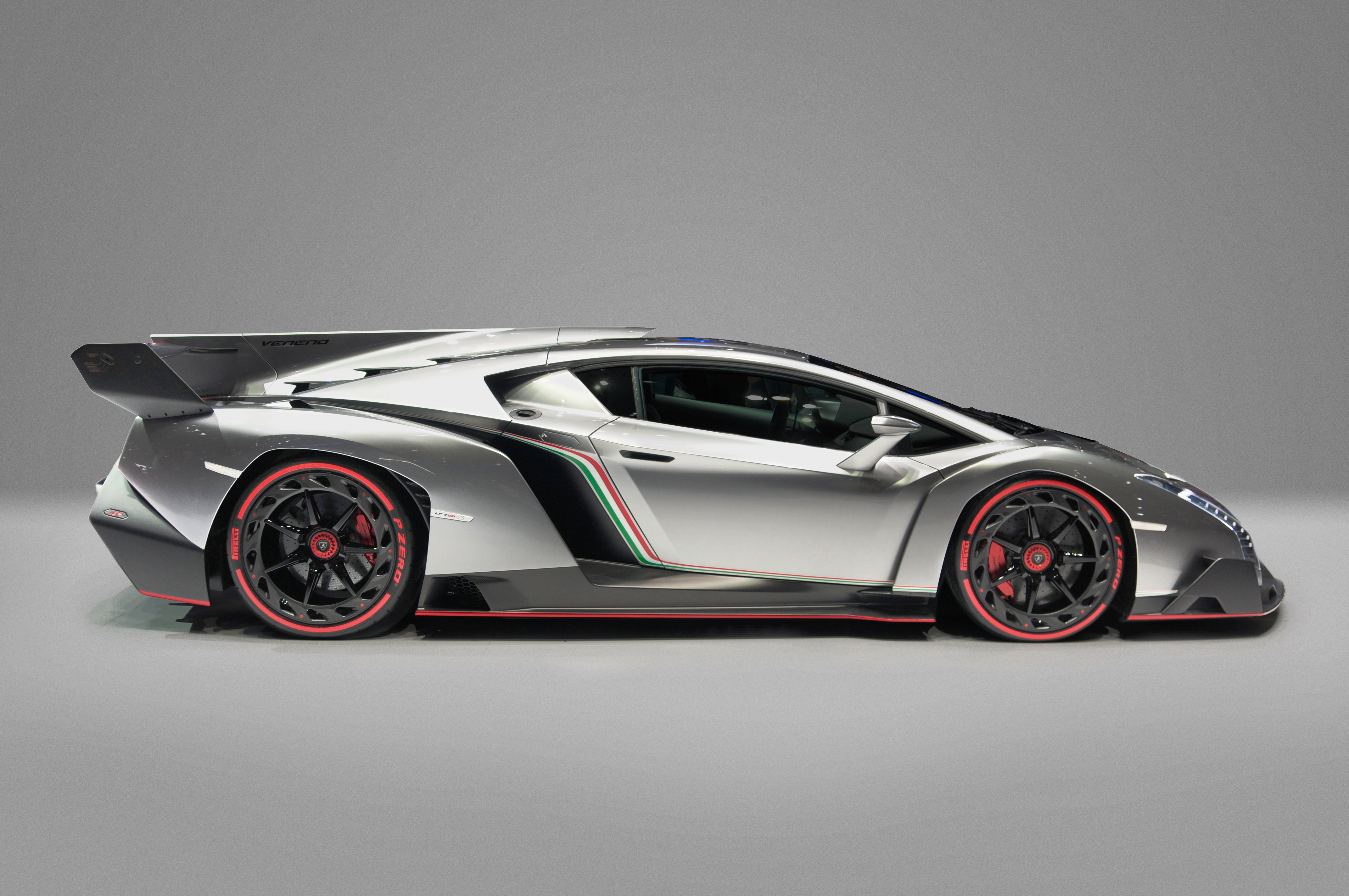 Lamborghini_Veneno%2C_Car_Zero_%28profile%29.jpg