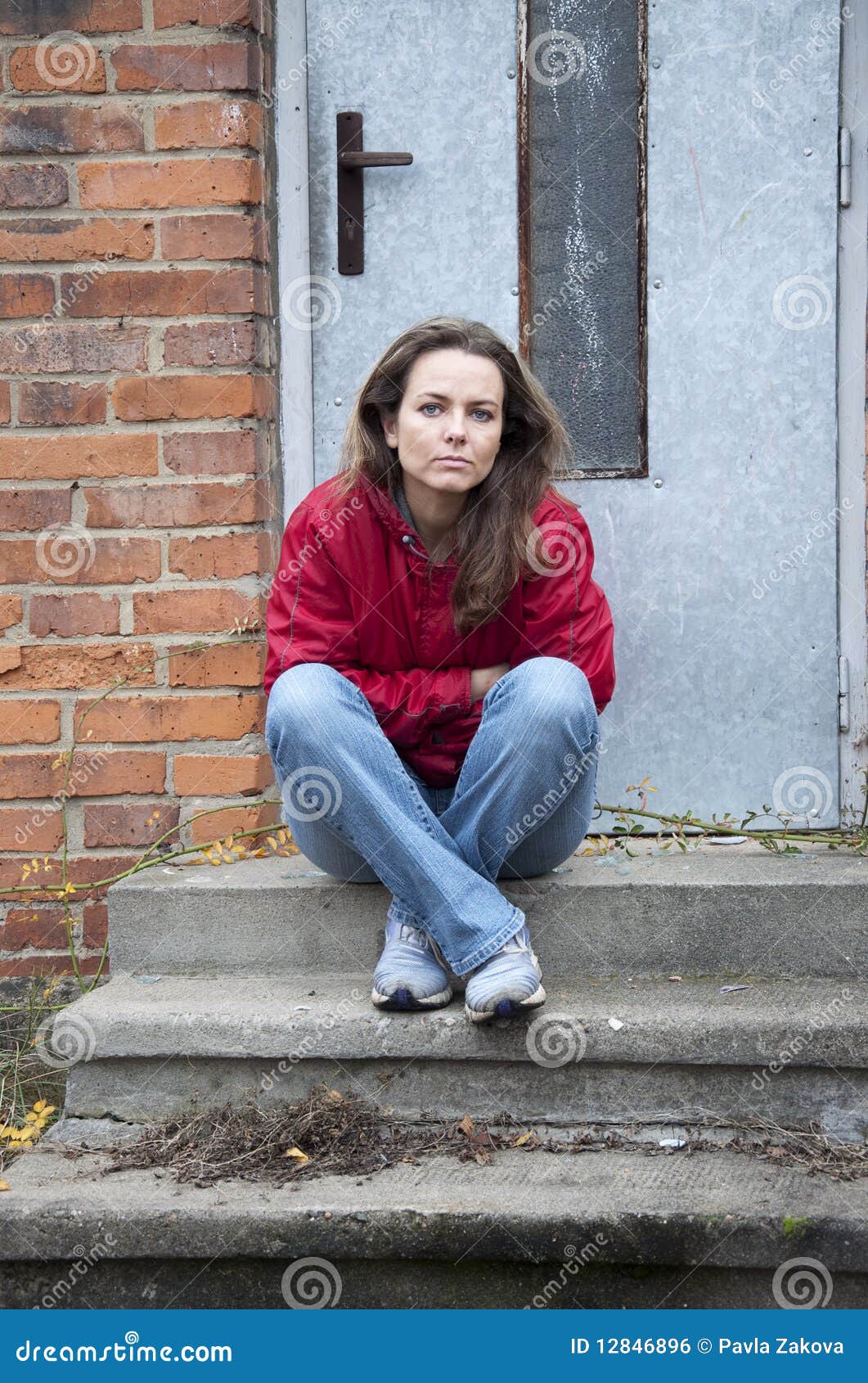 homeless-woman-12846896.jpg