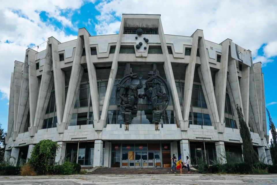 brutalist-circus-960x640.jpg