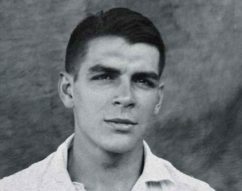 tarihi_kisiler_genc-che-guevara-young-bw.jpg