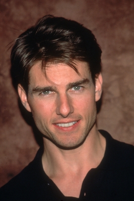 Tom-Cruise-poster_2325360_b.jpg