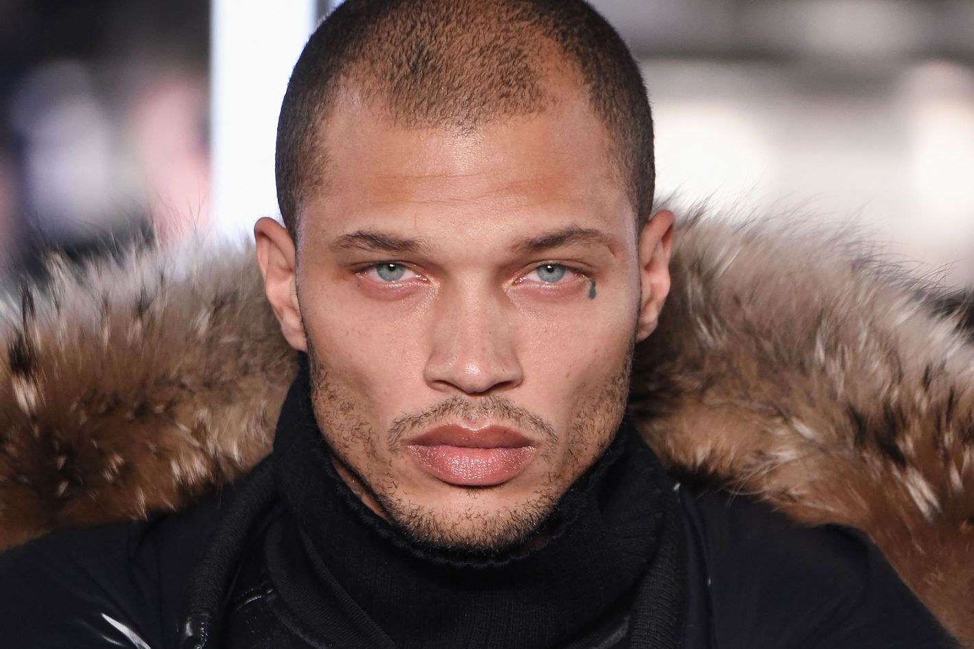 ba6a14953bd3026628c10dd25b5d662087-jeremy-meeks-hot-felon-nyfw-02.2x.h473.w710.jpg