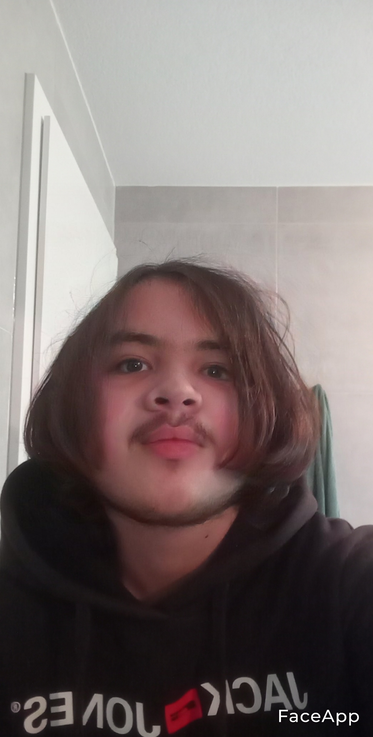 3394034_FaceApp_1683249423277.jpg