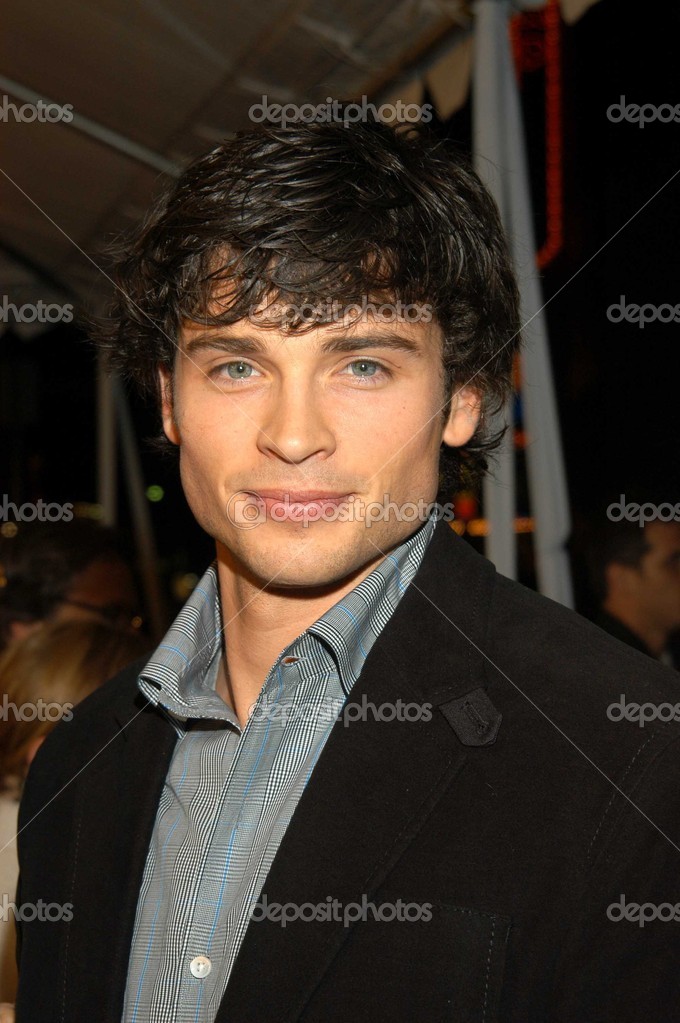 depositphotos_17629065-stock-photo-tom-welling.jpg
