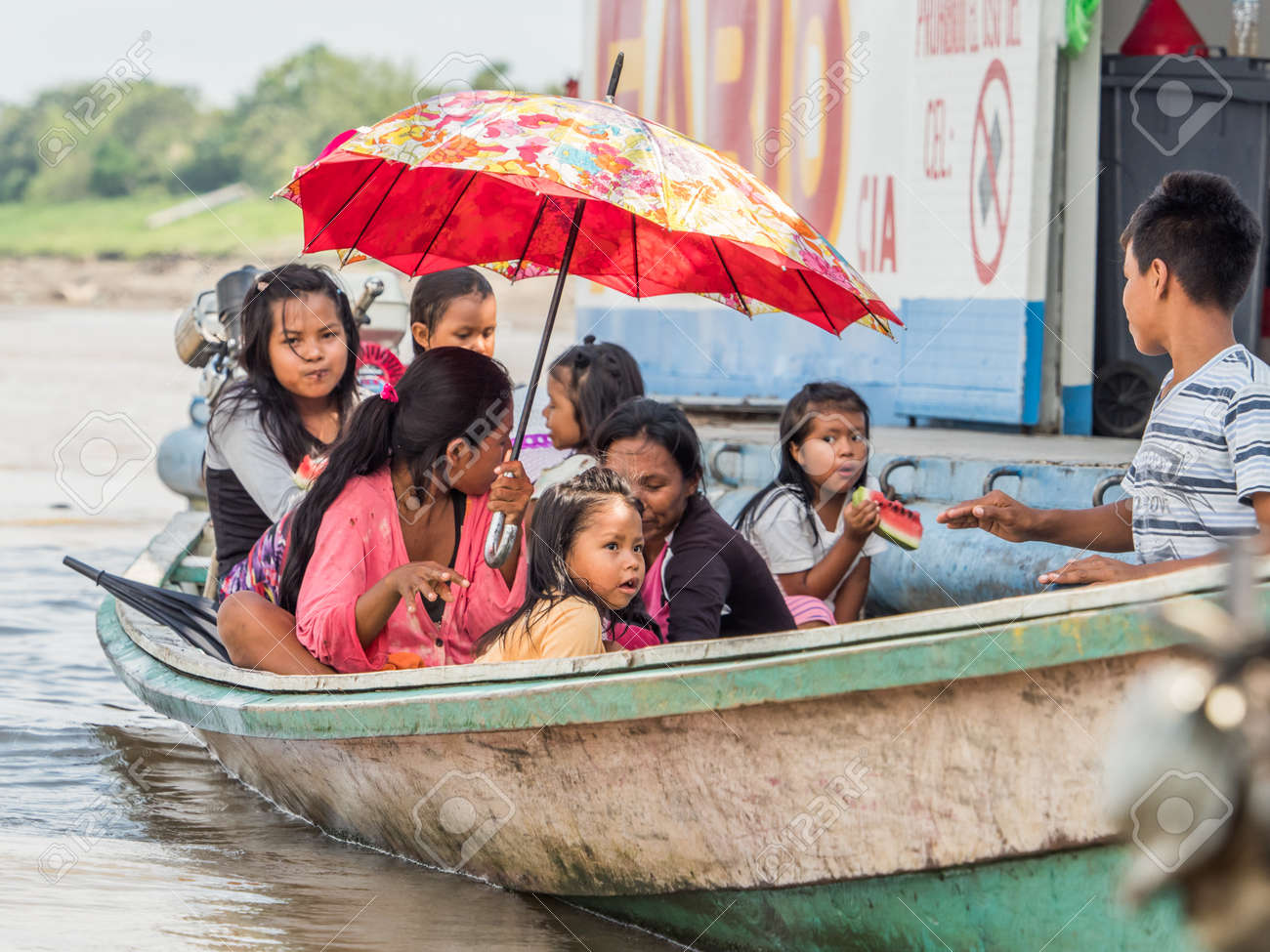 118527271-tabatinga-brazil-sep-21-2018-people-on-the-boat-from-ticuna-tribe-mag%C3%BCta-tucuna-tikuna-or.jpg