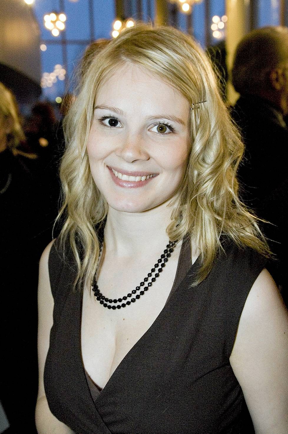 1118full-pamela-tola.jpg