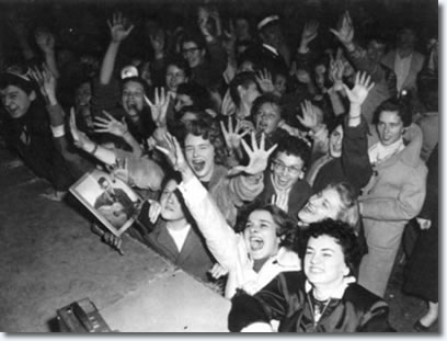 1957-april-3-ottawa-fans.jpg