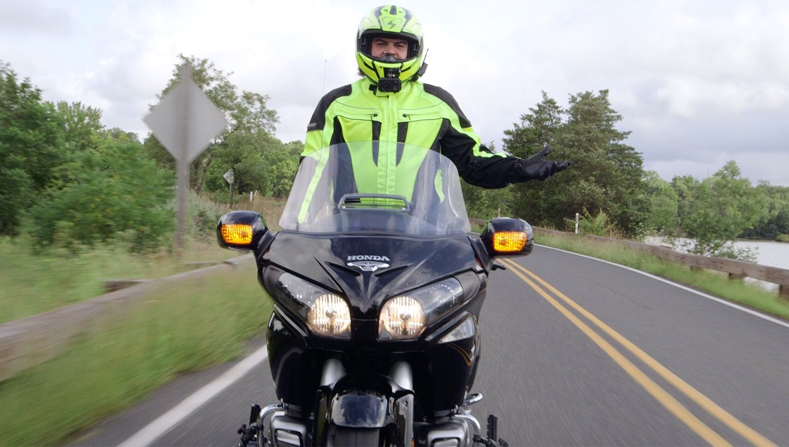 Why motorcyclists won't wear high-visibility gear - RevZilla