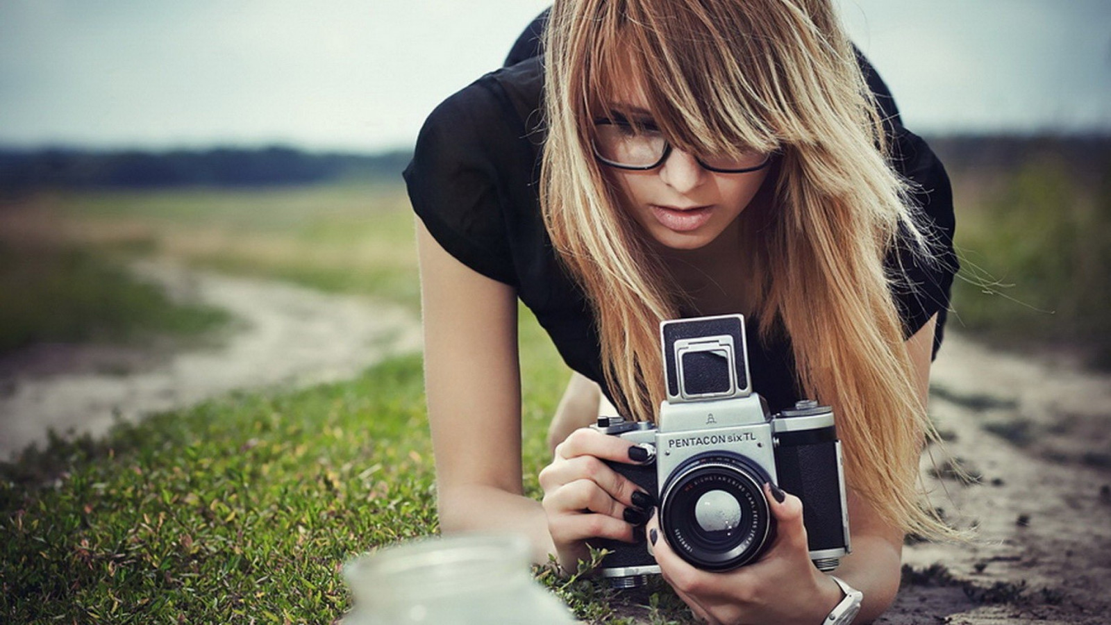 girl_camera_photography_blonde-1017812.jpg!d