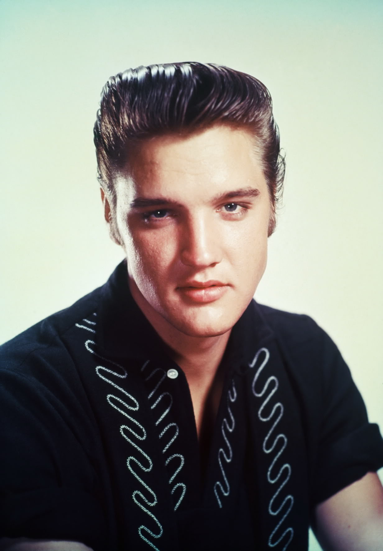 Elvis-Presley-celebrities-who-died-young-35812089-1232-1771.jpg