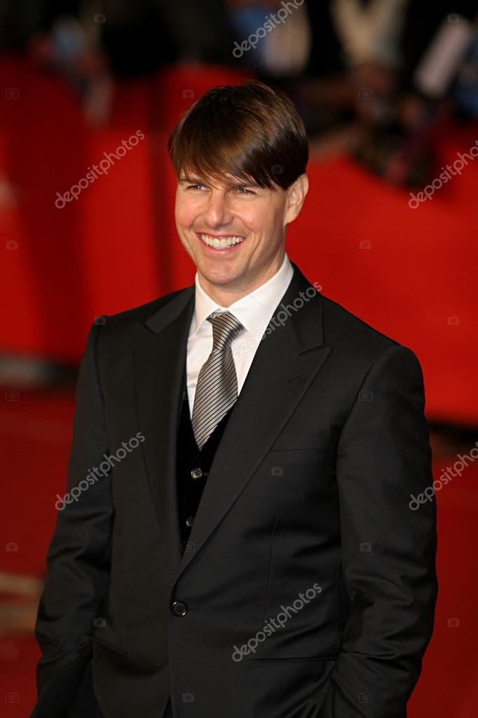 depositphotos_96717004-stock-photo-tom-cruise-on-red-carpet.jpg