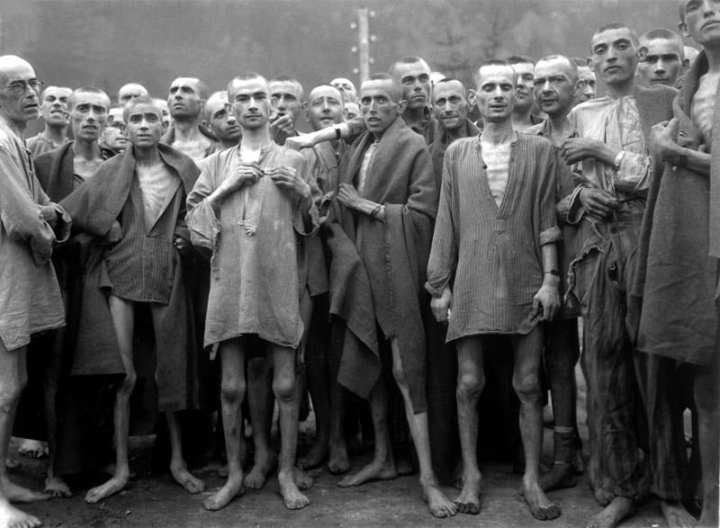 Concentration_camp_prisoners_1945.jpg