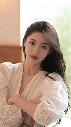 Korean Beauty Ideal, Classy Korean Hairstyles, South Korean Beauty, Korean Female Hairstyles Long, Korean Straight Eyebrows, Yeyi Isabella, Alis Korea, Yeyi Isabella Photoshoot, Korean Female Model Face