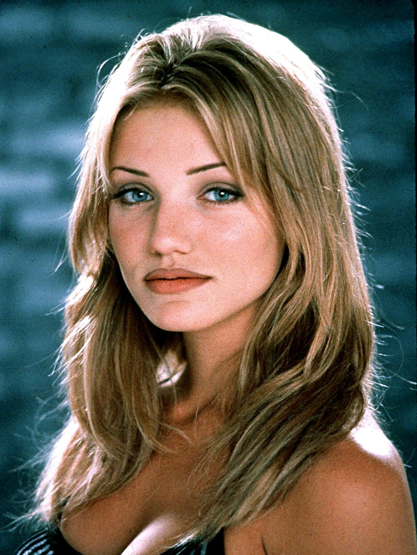 These Vintage Cameron Diaz Photos Are Bringing Us Back to the '90s |  Cameron diaz hair, Cameron diaz, Cameron diaz the mask