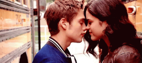 kiss-couple.gif