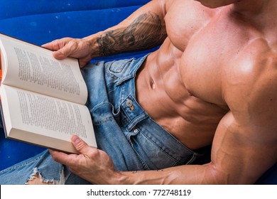 shirtless-muscular-bodybuilder-man-reading-260nw-772748119.jpg