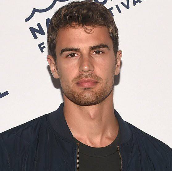 Theo-James1.jpg