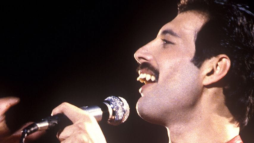 freddie-mercury-teeth.jpg