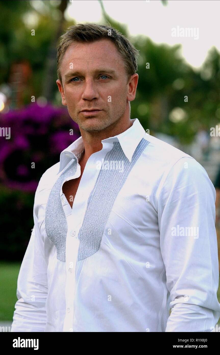 daniel-craig-casino-royale-2006-RYX8J0.jpg