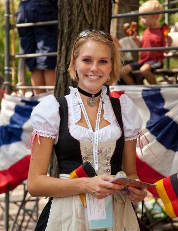dirndl-dress-oktoberfest.jpg