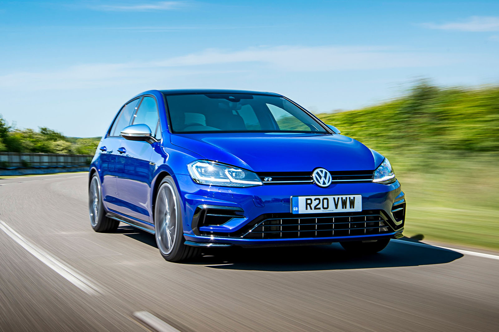 1-vw-golf-r-2019-rt-hero-front.jpg