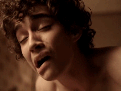 Nathans-cum-face-LOL-misfits-e4-9800689-400-300.gif