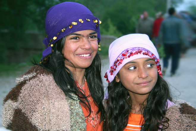 How many Roma people live in Romania? | Romania Insider