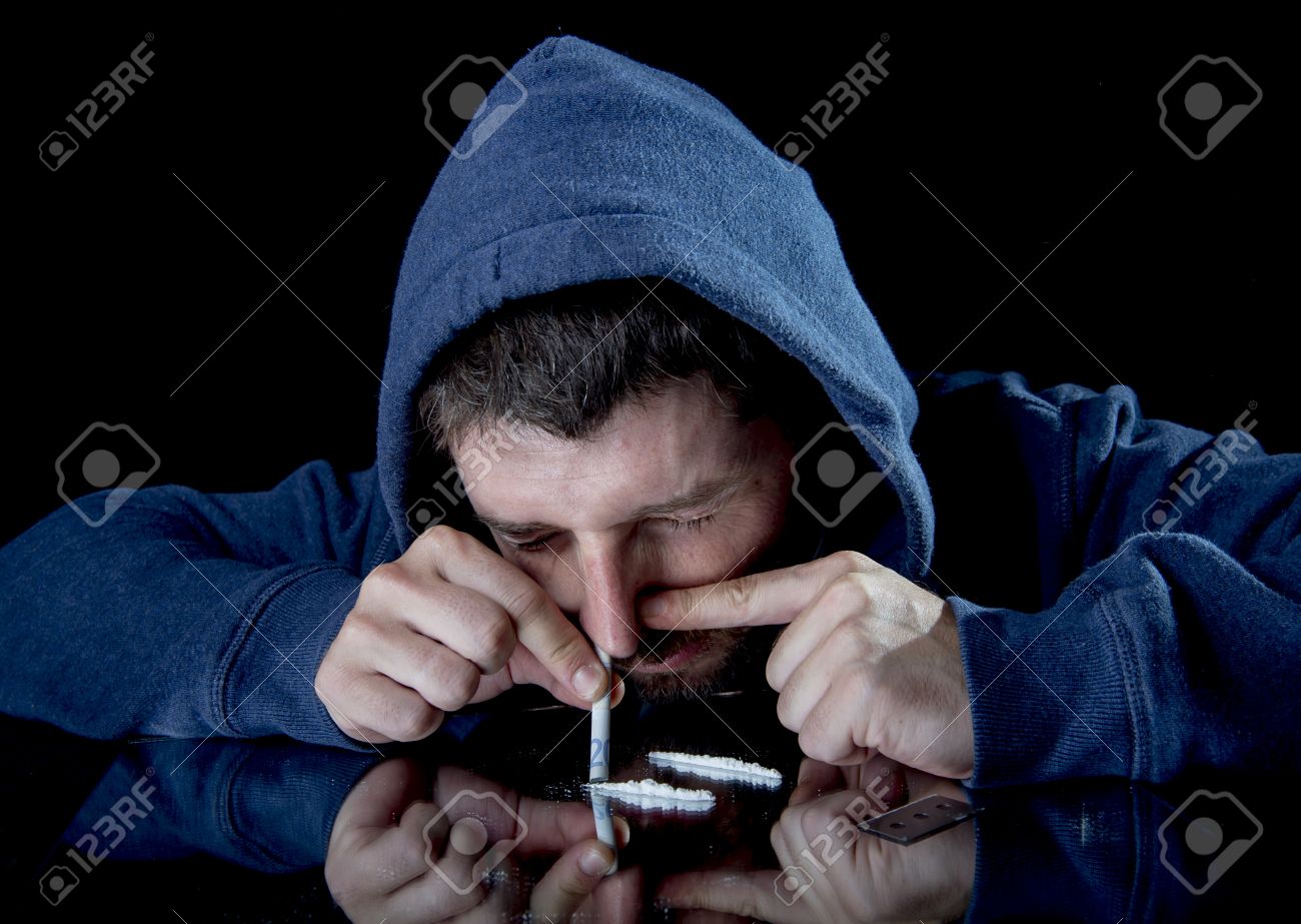 30439612-young-drug-addict-man-on-hood-snorting-cocaine-on-mirror-with-rolled-banknote-at-home-alone-isolated.jpg