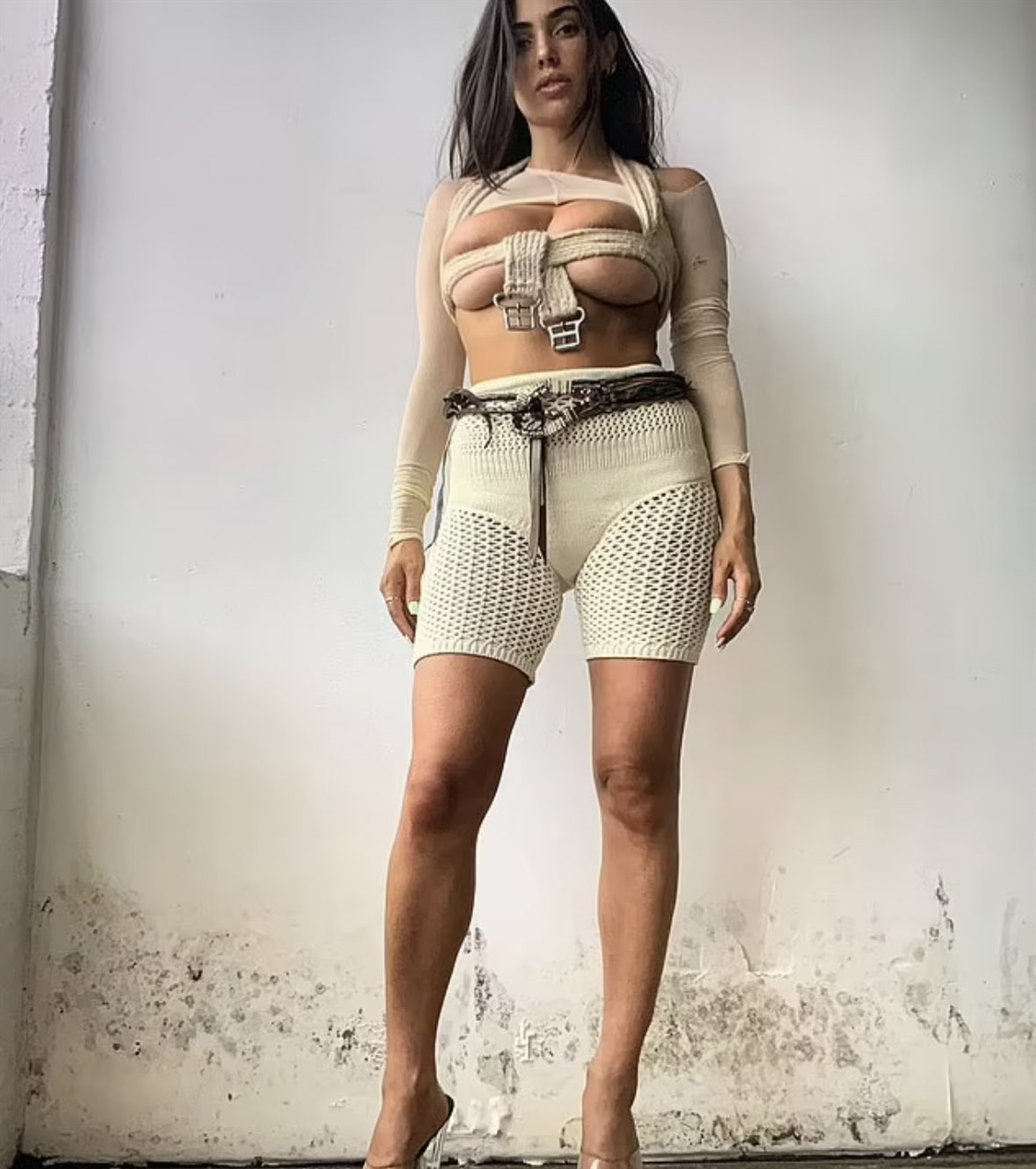 Bianca-Censori-37.jpg