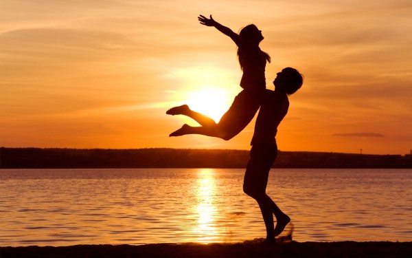 [Image: happy-couple-on-the-beach-at-sunset-600x375.jpg]
