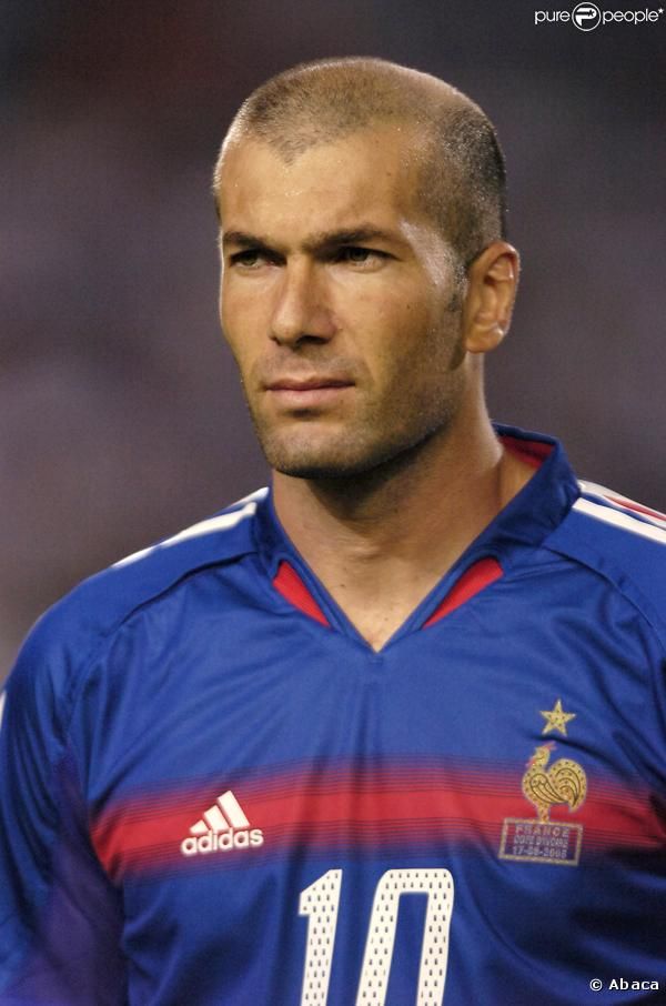 d5916541a004a772093ef8f878bcc39b--zinedine-zidane-juventus.jpg