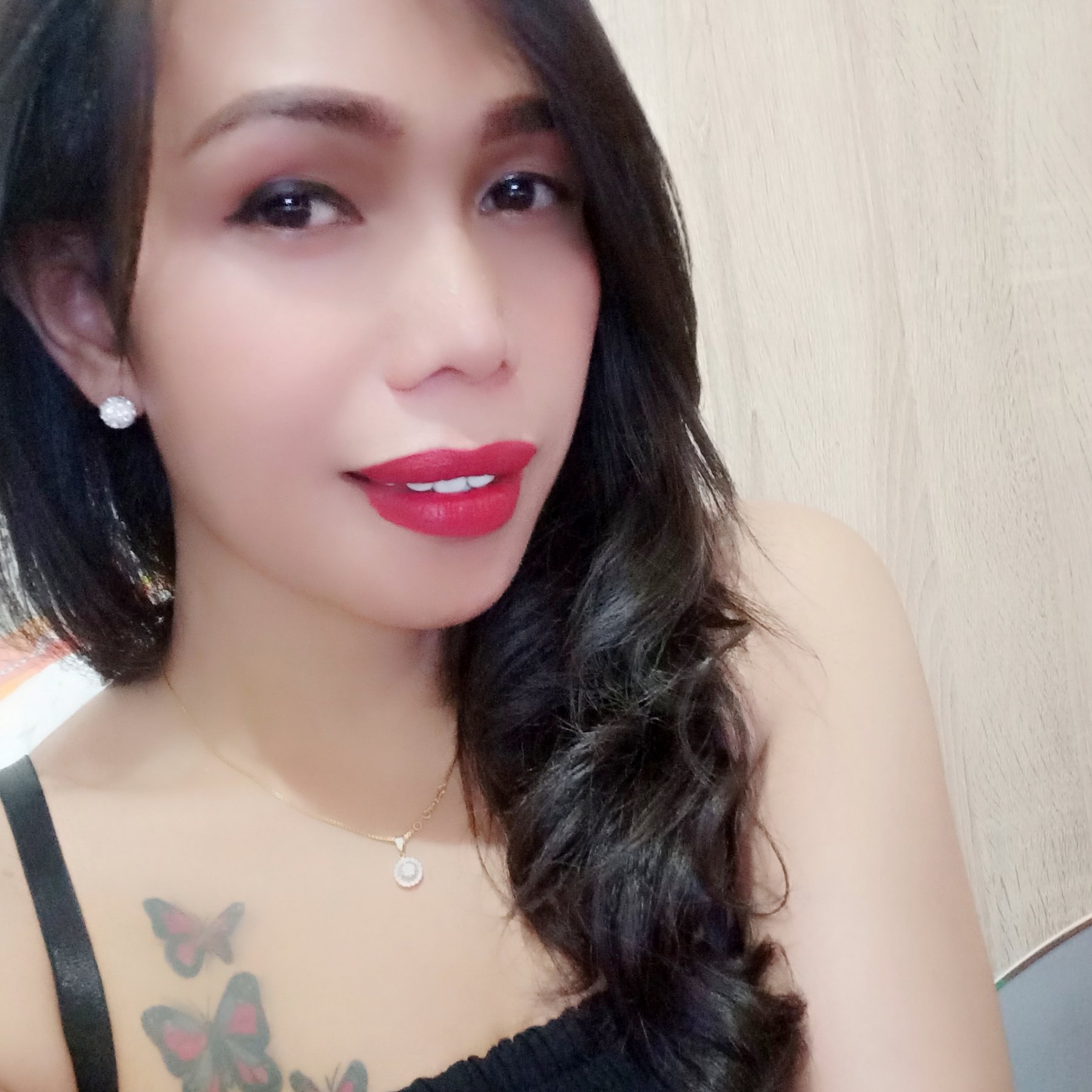 ladyboy-indonesian-escort-shemale-in-bali-2425298_original.jpg