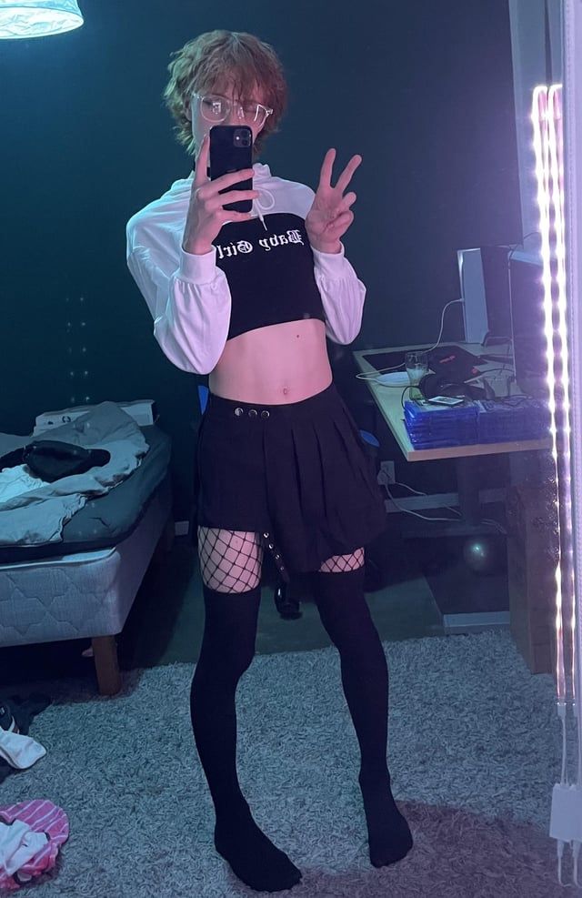 r/femboy - Describe me in one word 😊