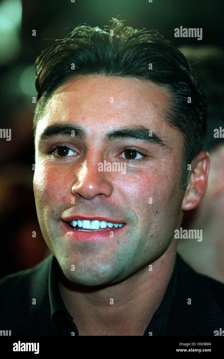 oscar-de-la-hoya-boxer-06-january-1998-HXHB84.jpg