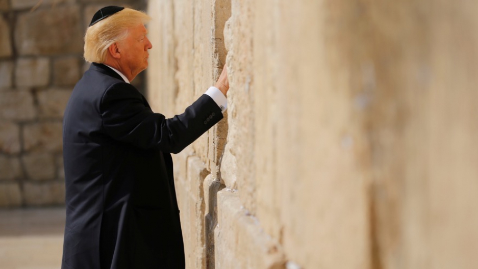 VIDEO: Trump becomes first sitting US president to visit Jewish holy site  Western Wall in Jerusalem