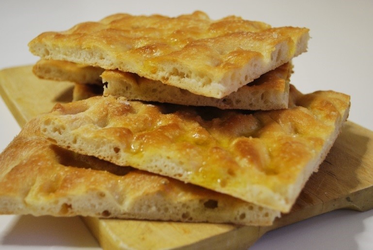 schiacciata-olio.jpg