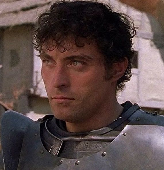 ee2f3137f7ded9abe9ec550f65455b8d--rufus-sewell.jpg