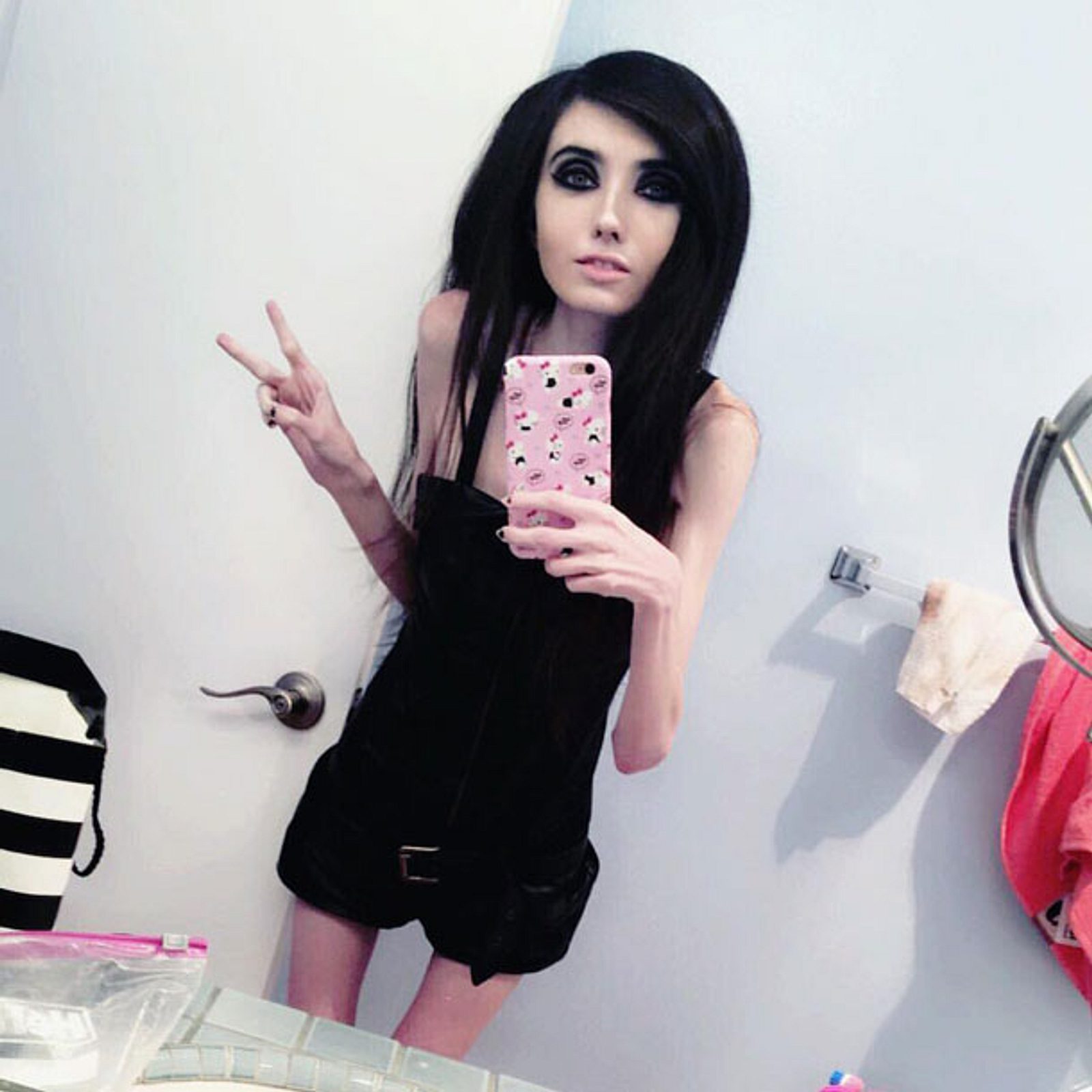 eugenia-cooney,id=5cb57e94,b=intouch,w=1600,rm=sk.jpeg