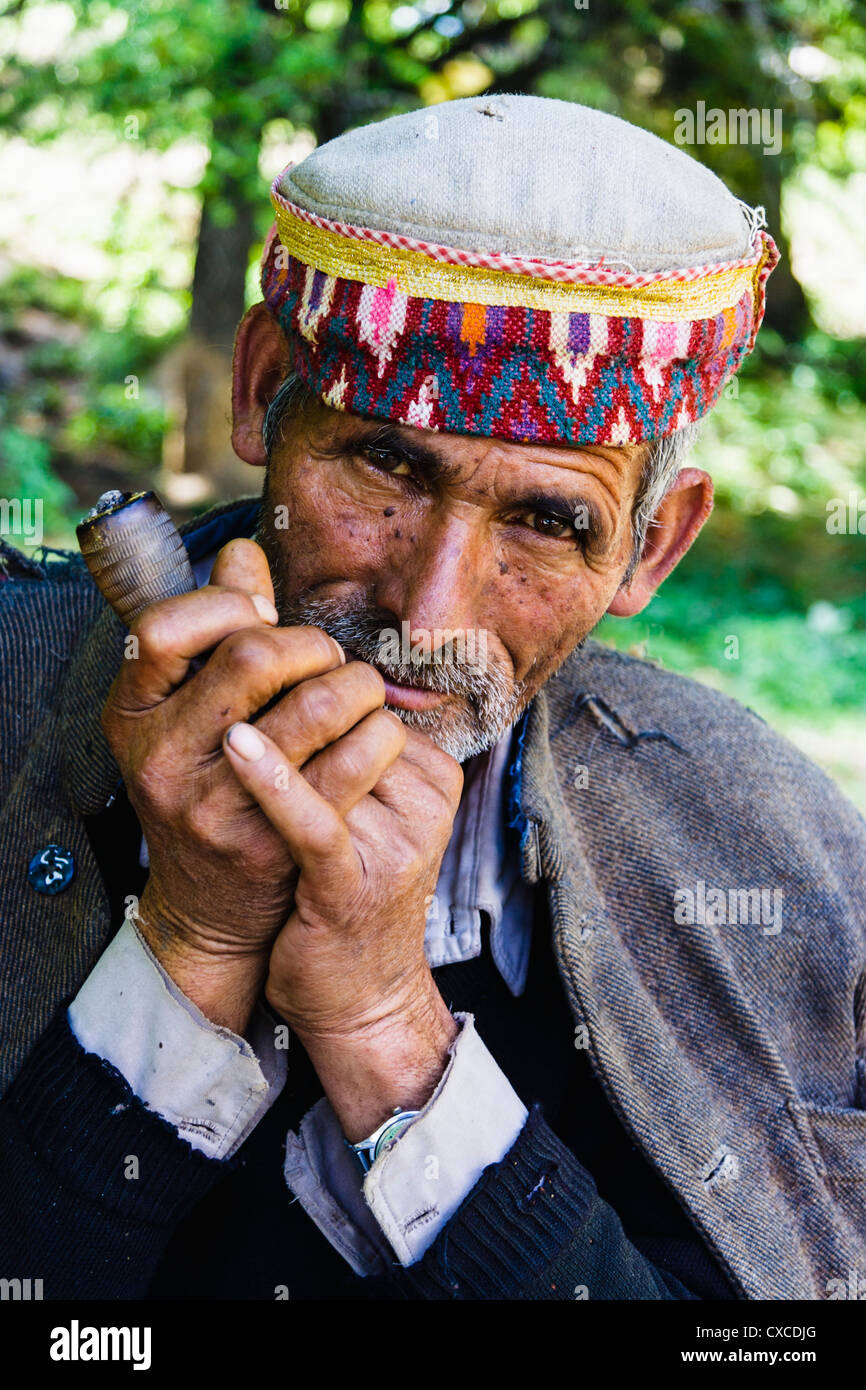 Portrait of Himachali man smoking chillum. Rumsu,Nagar, India Stock Photo -  Alamy