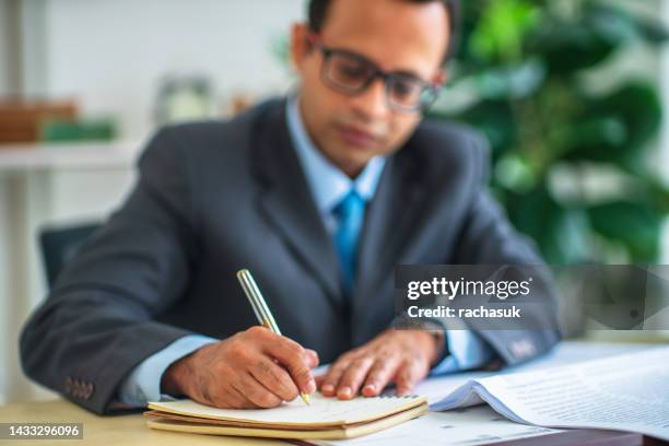 businessman-hand-working-and-writing-on-calendar-plan-using-pen.jpg