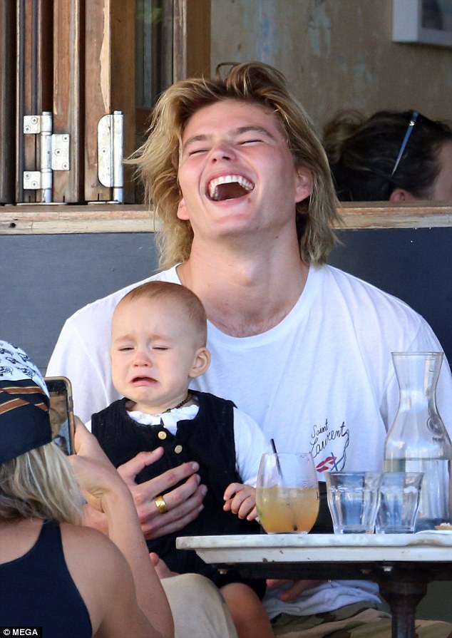 48E38A2800000578-5351691-Not_great_with_kids_On_Monday_Jordan_Barrett_caught_up_with_fell-a-89_1517800061855.jpg
