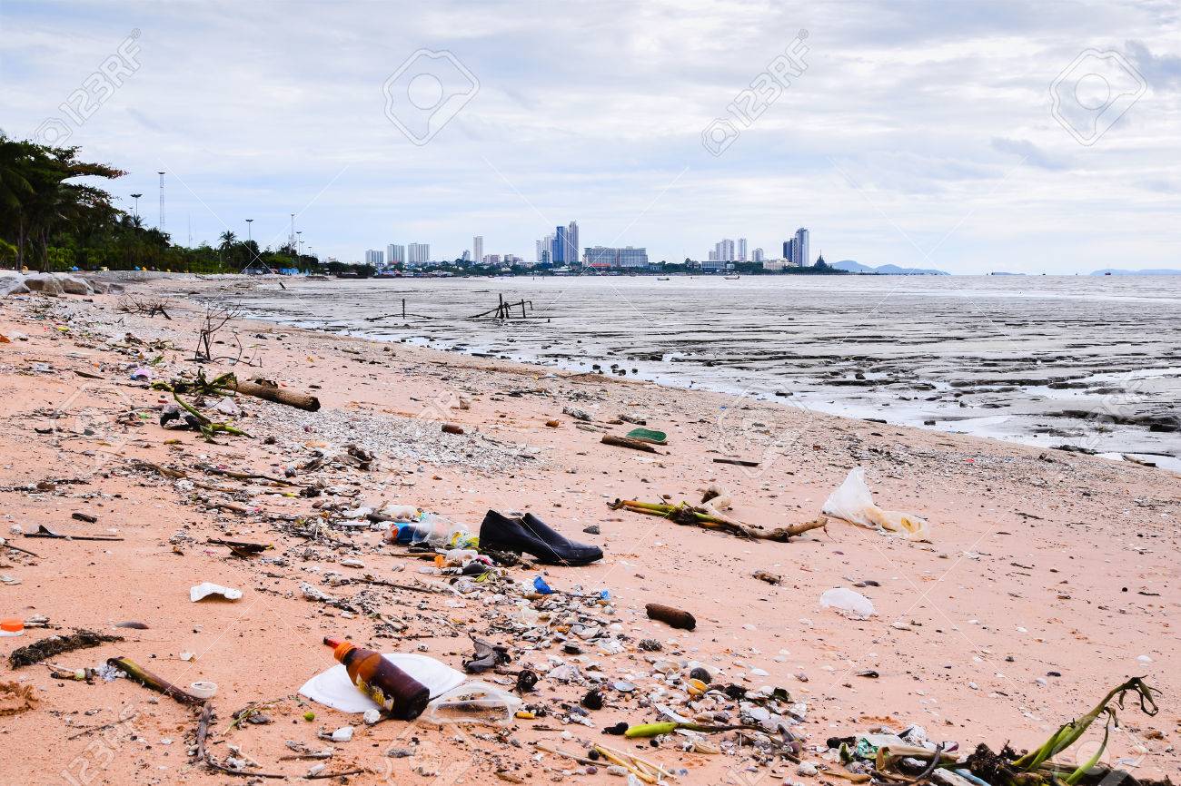 41650058-garbage-on-the-pattaya-beach-thailand.jpg