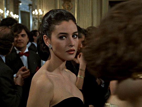 r/trueratediscussions - Both are 10s. But who stands out more?