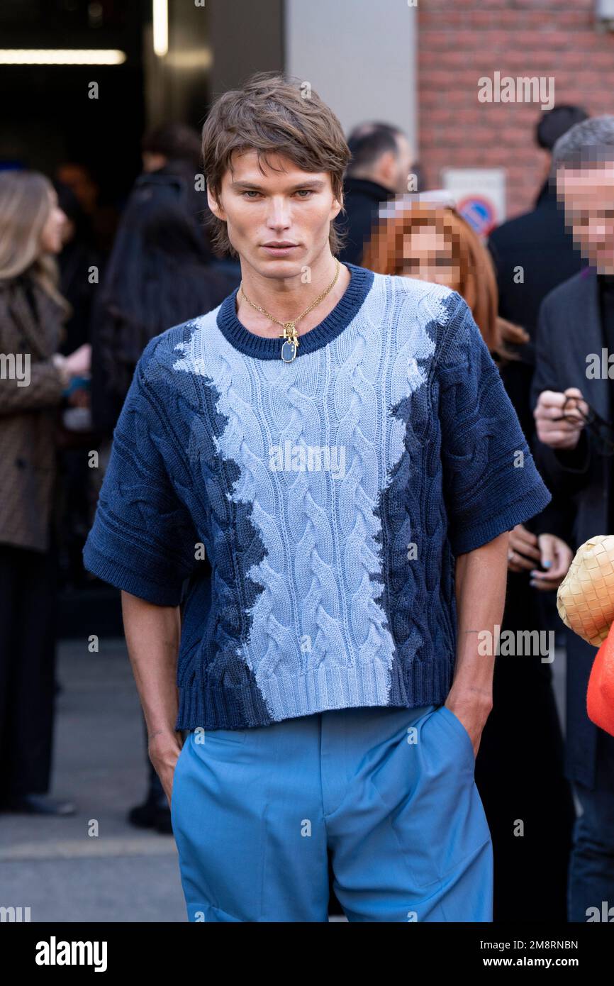 mailand-italien-14-januar-2023-jordan-barrett-milan-fashion-week-manner-herbstwinter-23-24-fendi-fashion-show-street-style-mailand-italien-14-januar-2023-sgpitalia-id-128764-001-nicht-exklusiv-guthaben-sipa-usalamy-live-news-2m8rnbn.jpg