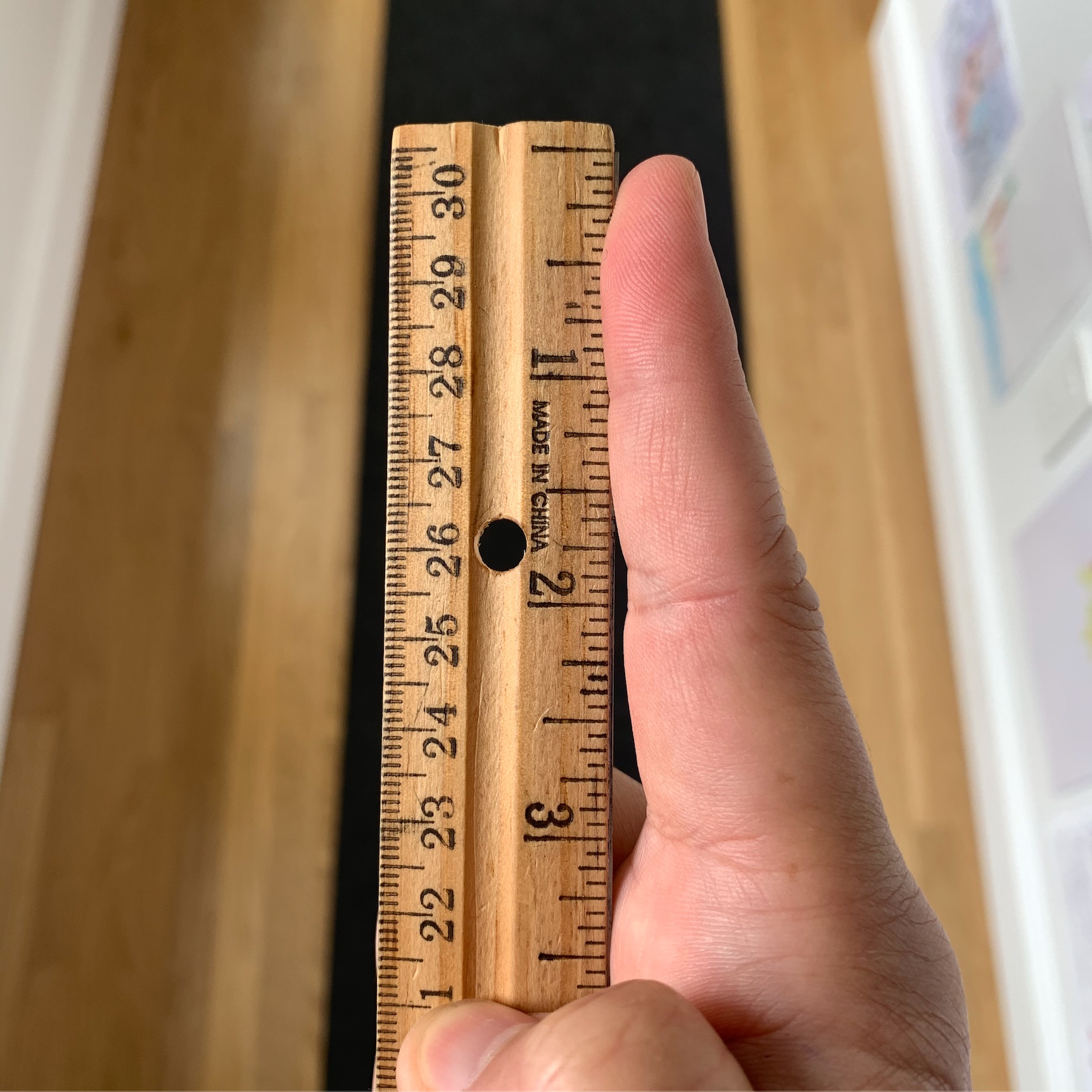 chantastic 🇺🇦 on Twitter: Learned today that my index finger makes a  pretty reliable 3 ruler #Quarantine https://t.co/9HtntFY7Ep / Twitter